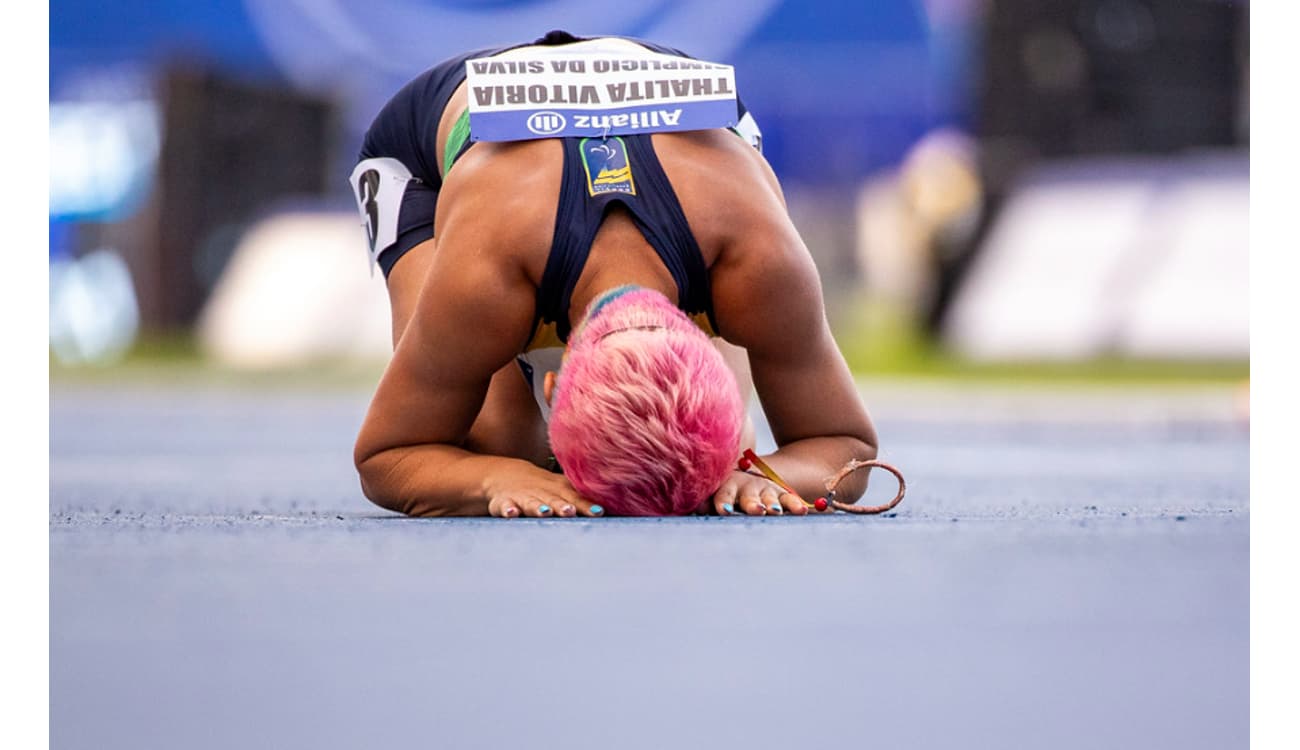 Atleta piauiense conquista Bola de Ouro do Brasileirão Feminino