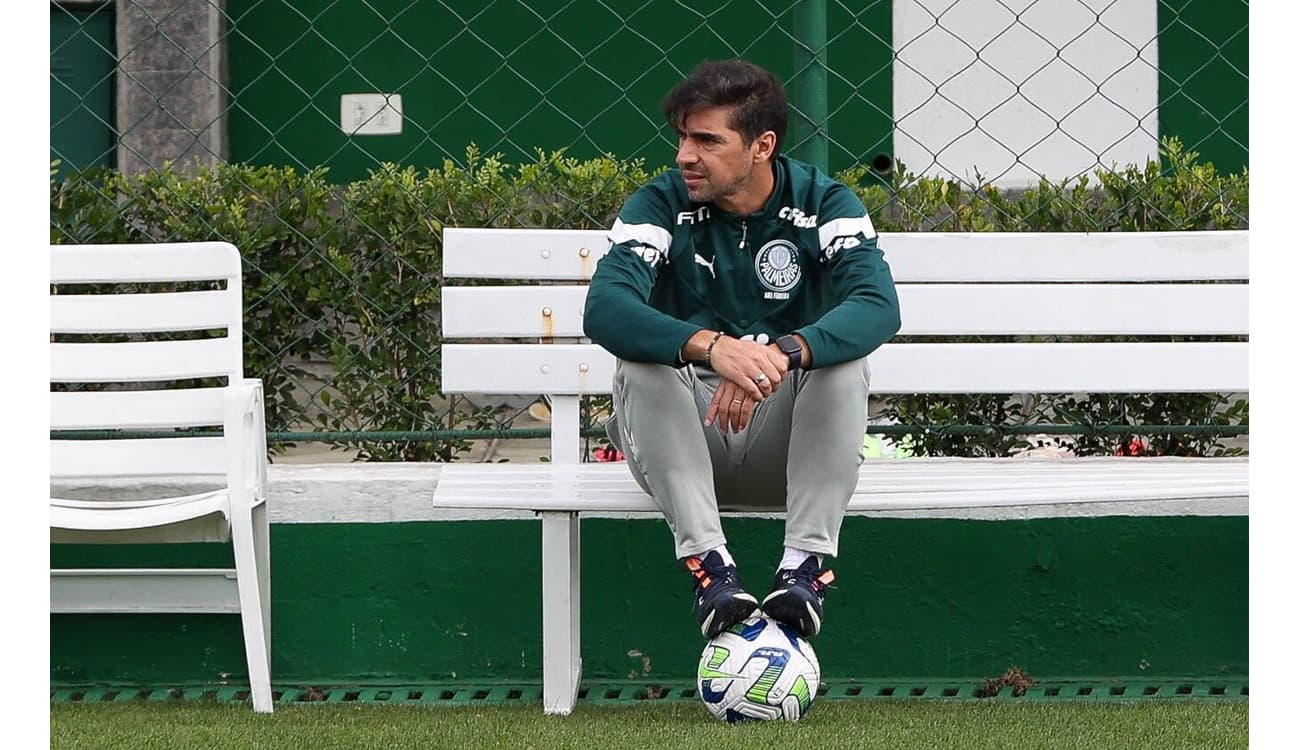 Palmeiras atualiza página do elenco com fotos, mas jogadores ainda devem  deixar clube, palmeiras