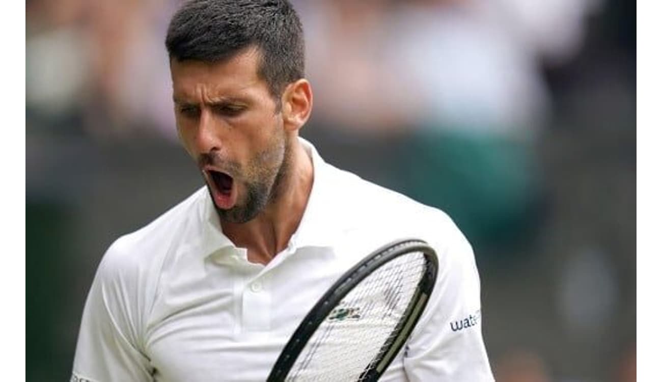 Djokovic vira jogo e vence inglês na estreia em Wimbledon