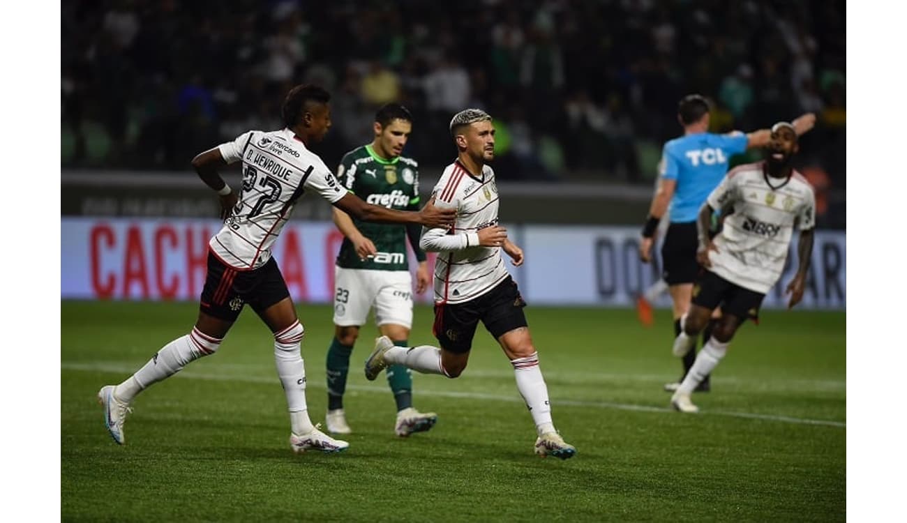 Flamengo freta avião para ter Arrascaeta e Isla em clássico • DOL