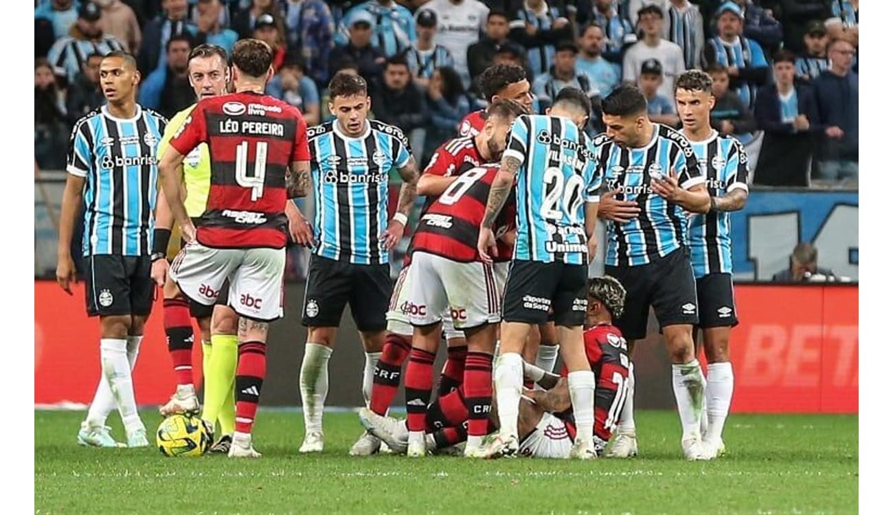 Suárez x Gabigol: Dublador narra lance entre os craques na partida