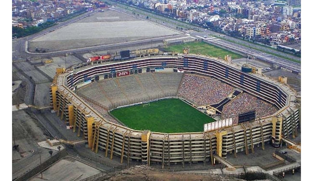 O Universitário do Peru vendeu todos os ingressos para o jogo de hoje  contra o Corinthians, e com isso terá mais de 80 mil torcedores no estádio.  : r/futebol