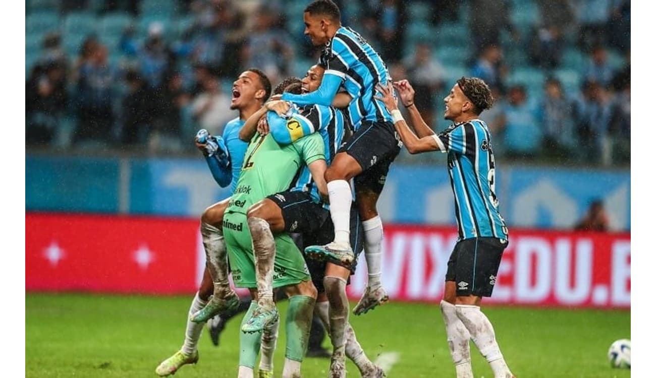 Jogo entre Grêmio e Bahia, pela Copa do Brasil, atrasa em 1h por ciclone  extratropical