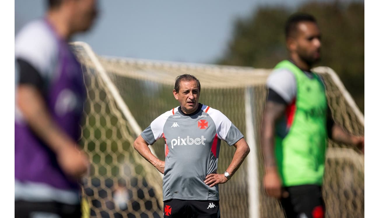 Vasco foi o clube que mais utilizou jogadores da base no início de