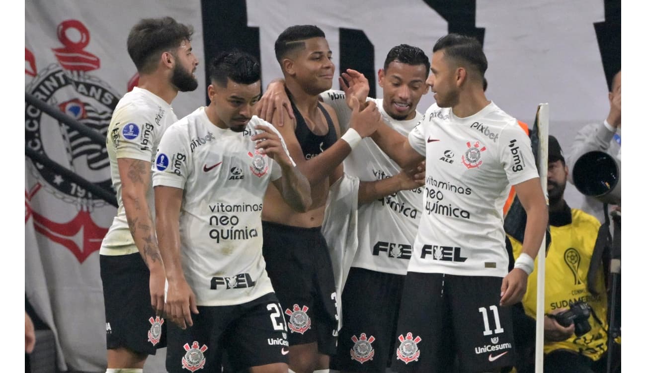 Corinthians vence Newell's de virada pela Sul-Americana - Lance!