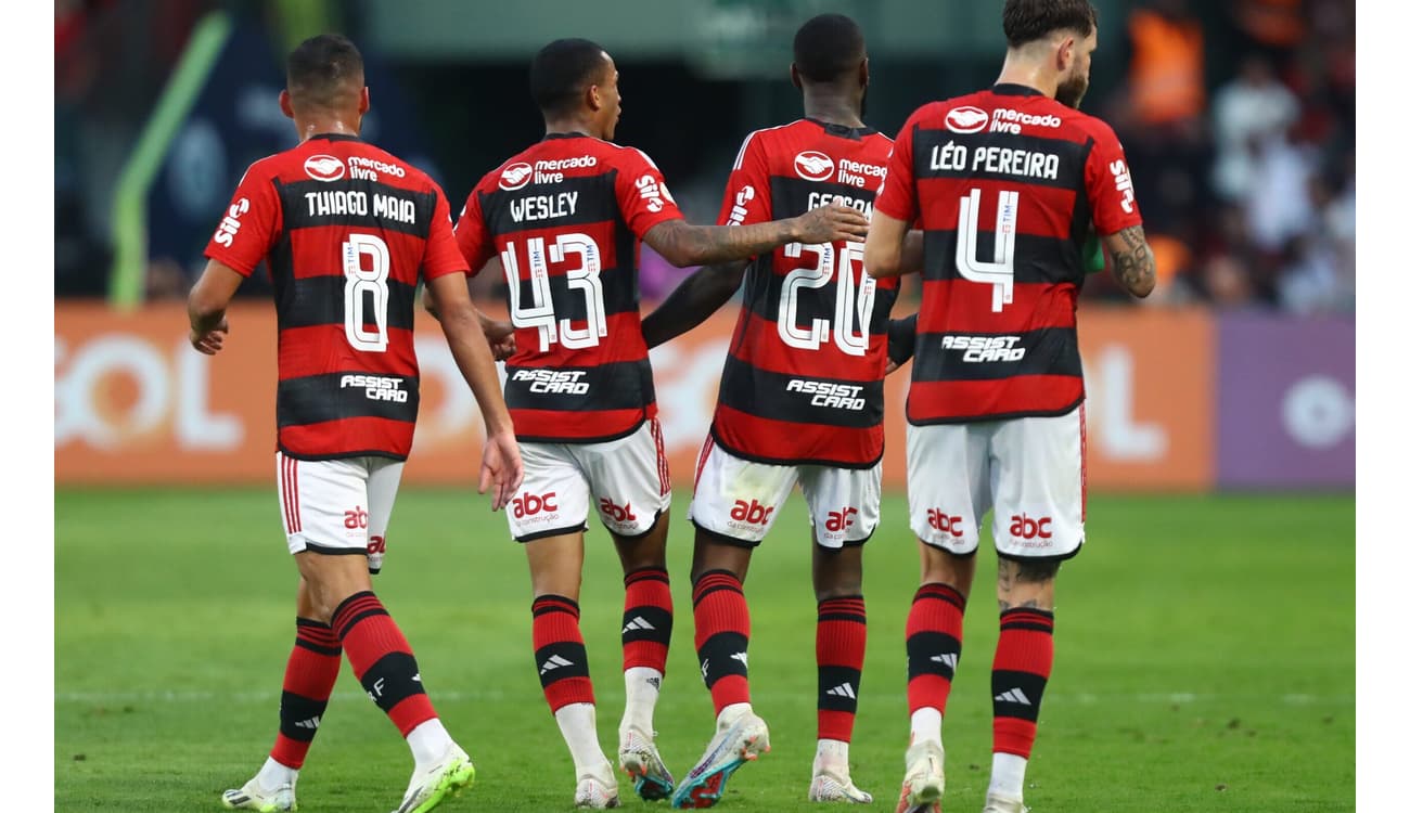 Flamengo vira o jogo contra o Coritiba pelo Brasileirão - Futebol