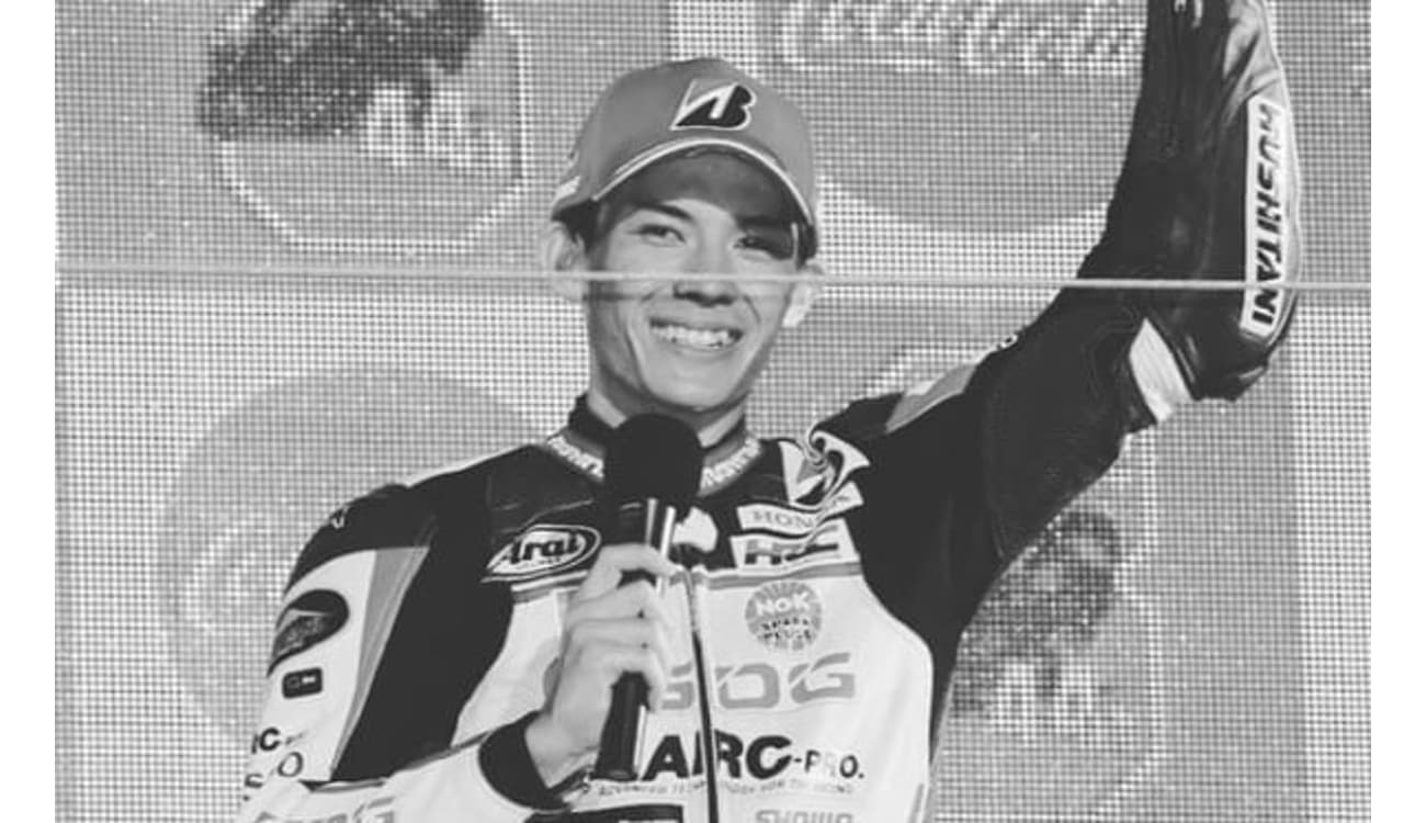 Piloto japonês morre após cair e ser atropelado em corrida de motos