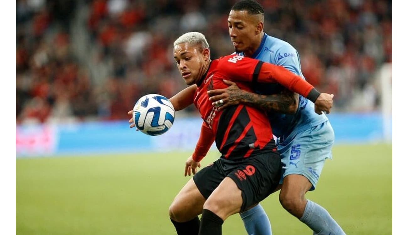 Bola Do Futebol Ou De Futebol No Lance Inicial De Um Jogo Foto de