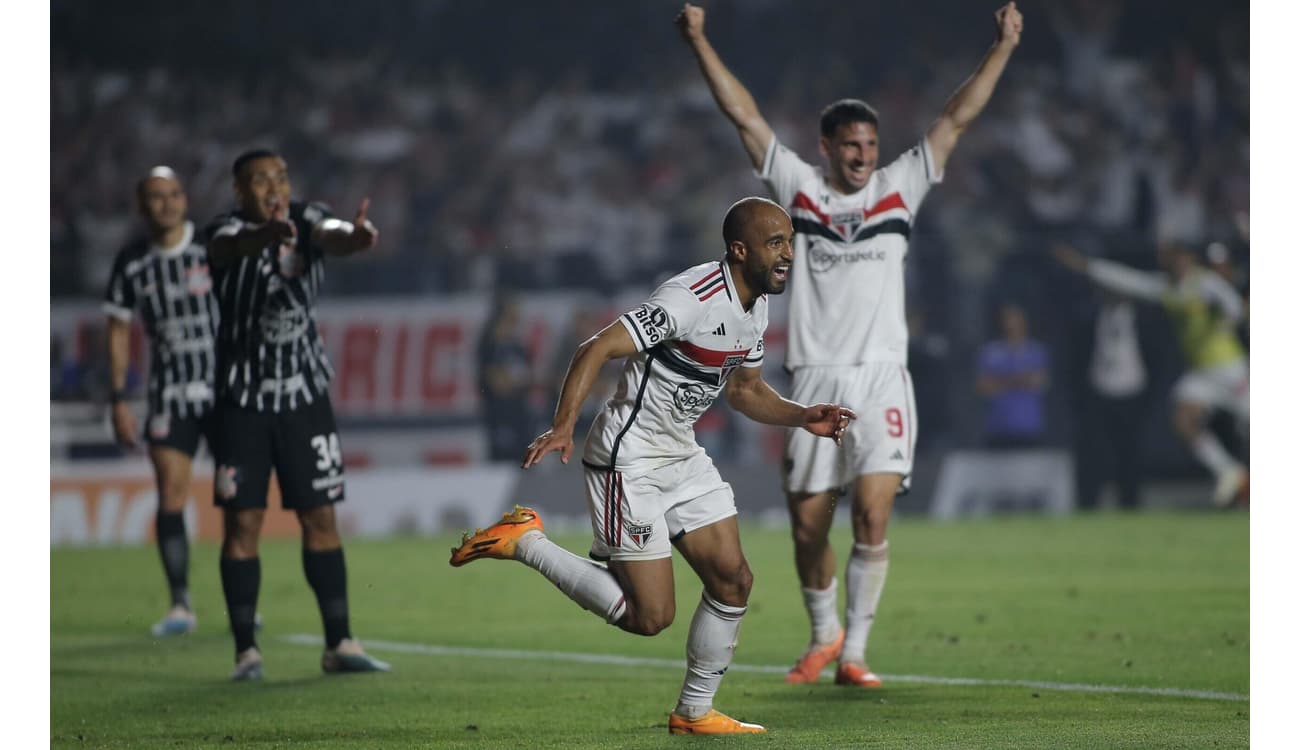 O CORINTHIANS GOLEIA O SÃ PAULO E FICA COM A TAÇA