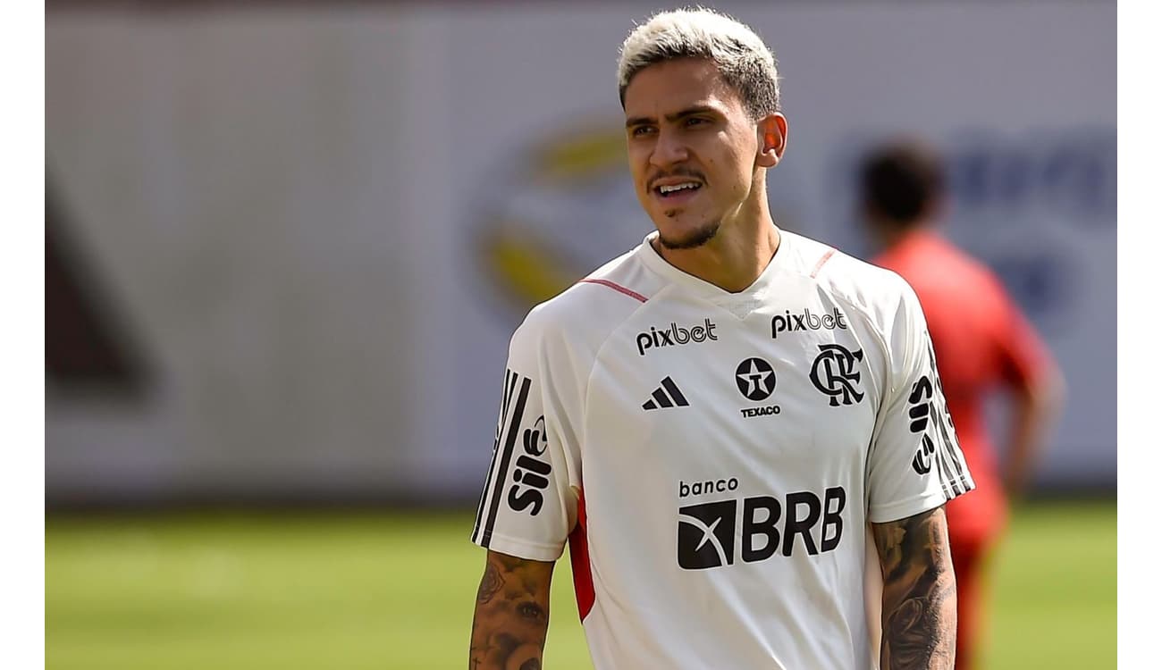 Volta de Pedro aos treinos do Flamengo é marcada por 'frieza' em relação  com Sampaoli - Lance!