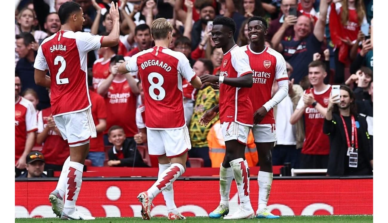 Arsenal vira sobre Manchester United com gols de Rice e Jesus