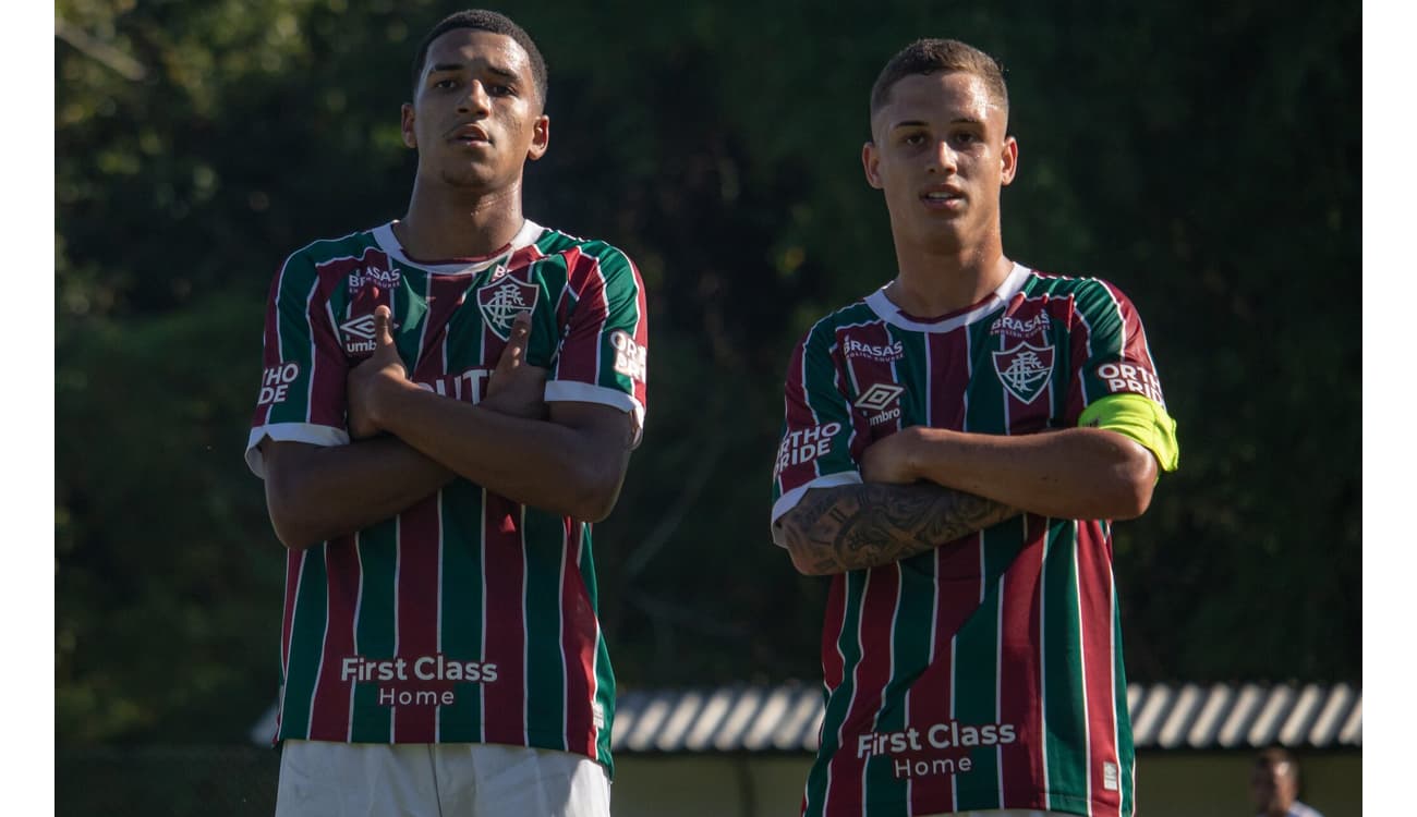 Corinthians surpreende e goleia Fluminense – Agora Laguna