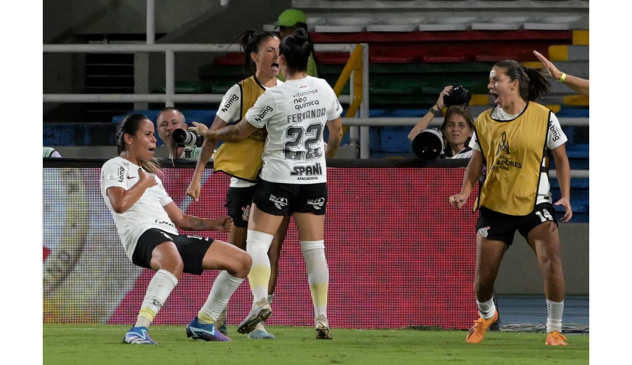 Corinthians bate o Inter nos pênaltis e vai à final da Libertadores Feminina