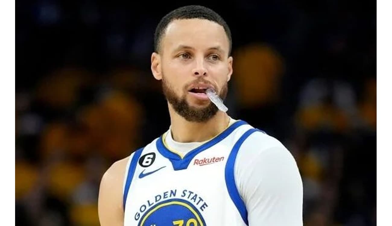 Stephen Curry encabeça lista de mais bem pagos da NBA nesta temporada