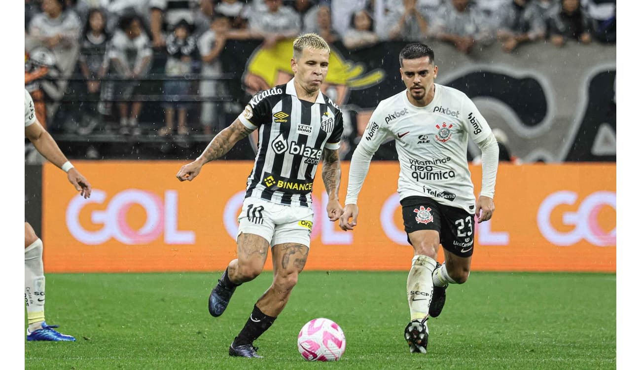 Santos e Corinthians empatam na Vila em jogo movimentado e com ação do VAR