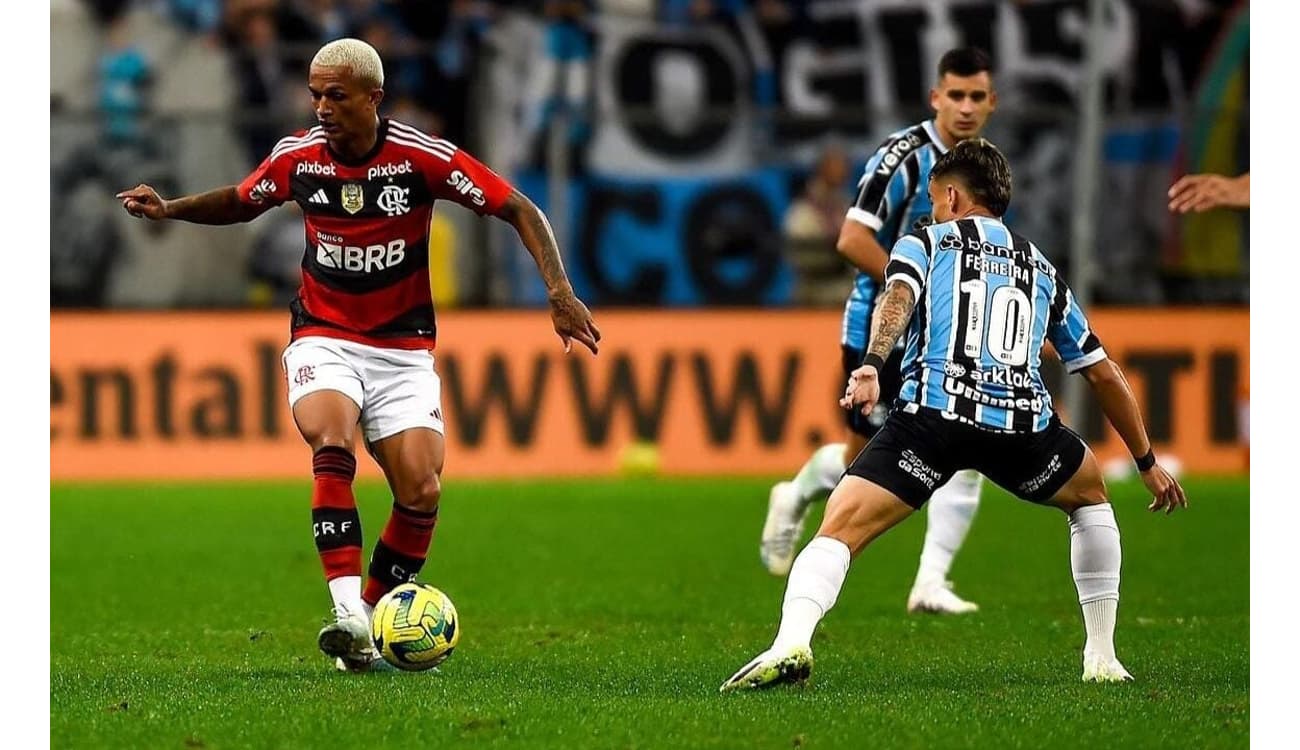 Em momentos opostos, Flamengo e Grêmio jogam em Porto Alegre