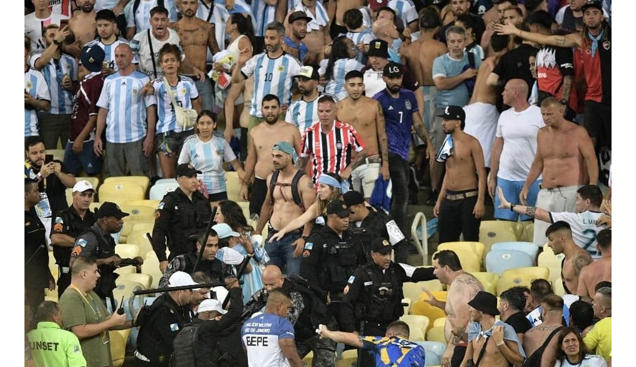 Zagueiro argentino critica ação da PM no Maracanã: 'Uma vergonha essa  polícia