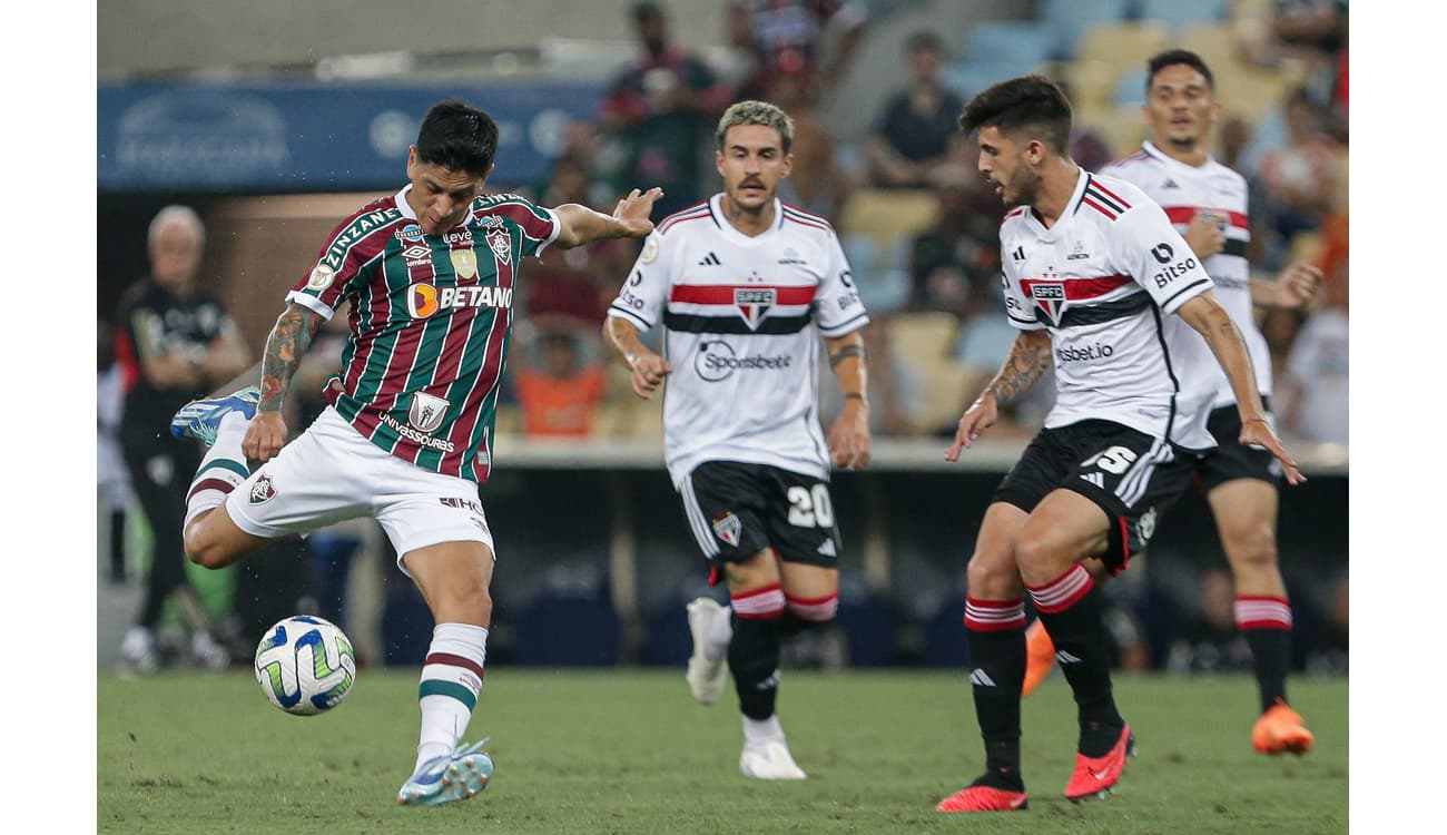 Em jogo quente, Fluminense marca no fim e vence o Flamengo