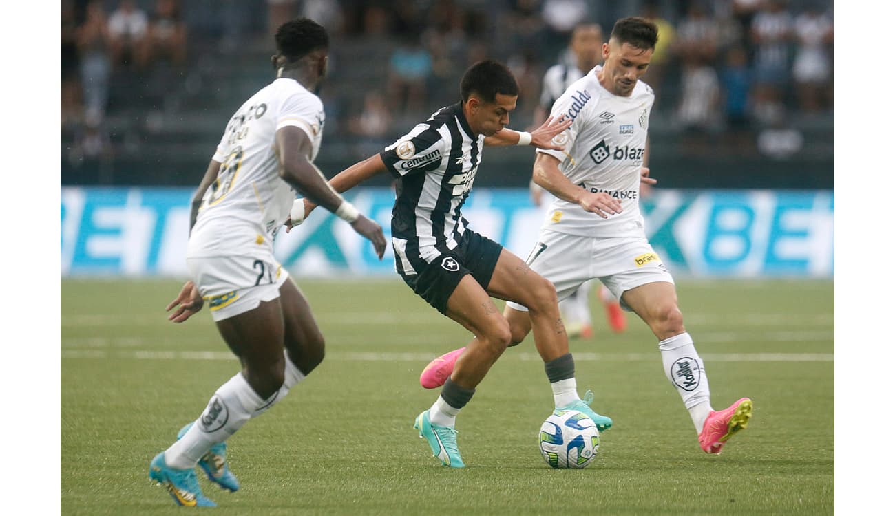 Web brinca após empate do Botafogo: 'Segovinha não joga bola e não