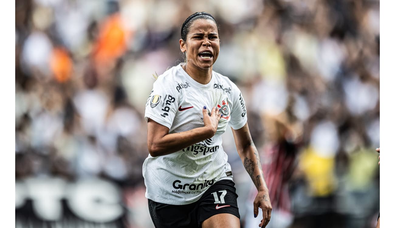 Jaqueline celebra goleada na estreia da Copa Paulista Feminina