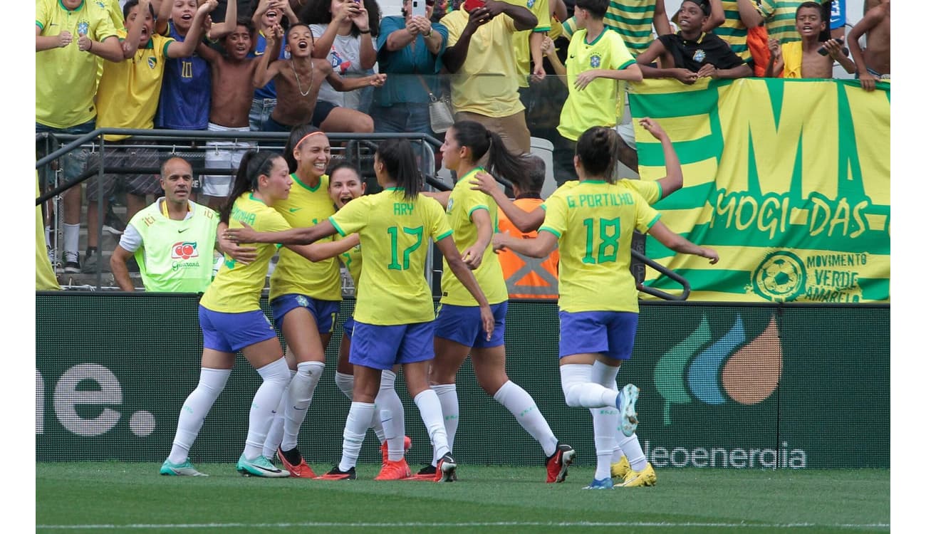 Seleção Brasileira Feminina marca no fim e vence Japão em amistoso