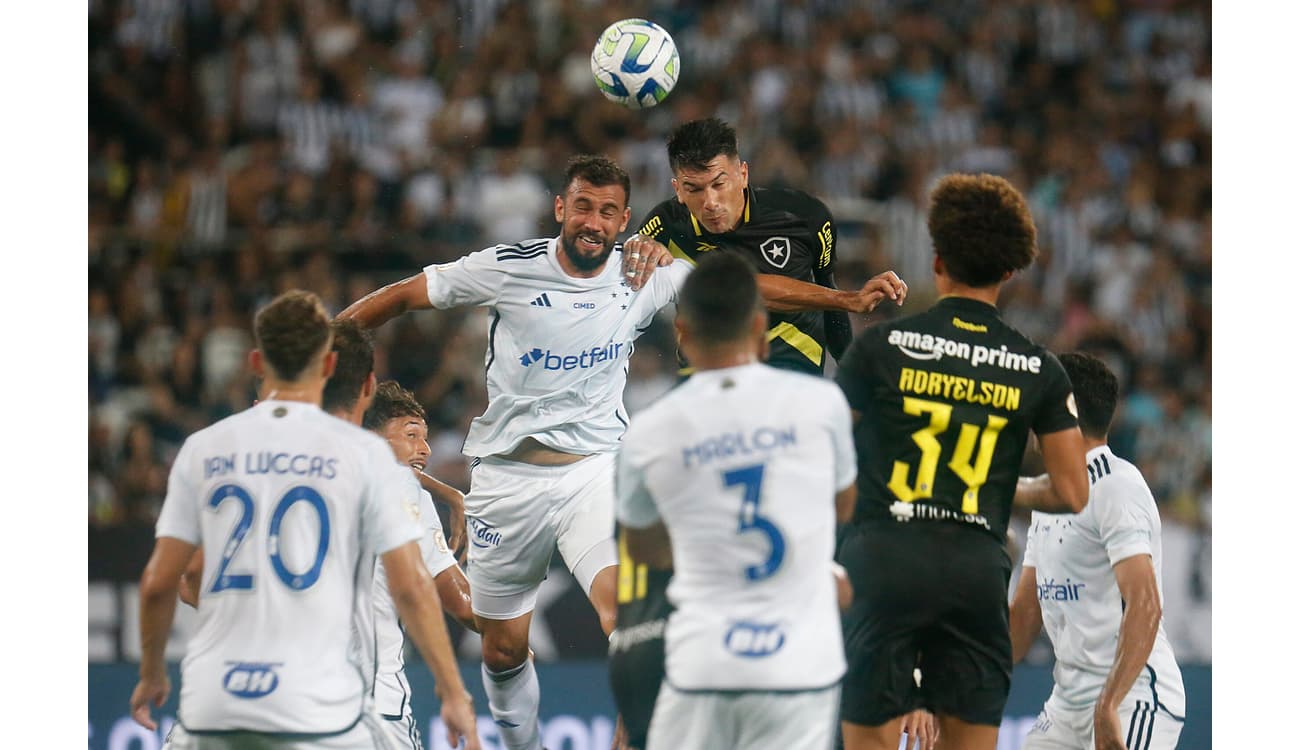 Botafogo empata com Cruzeiro, acumula 10 jogos sem vitória e deixa o G-4 do  Brasileirão