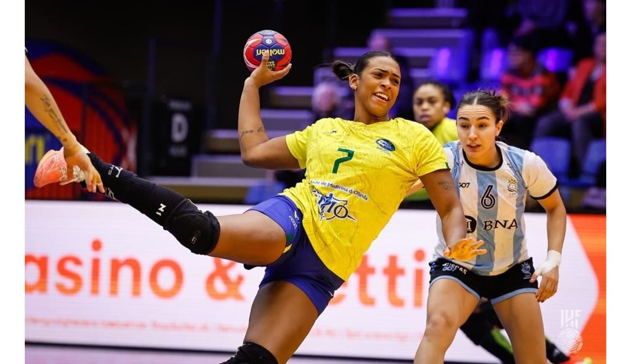 Brasil vence a Argentina, conta com tropeço da Espanha e se mantém vivo no  Mundial de Handebol Feminino - Lance!