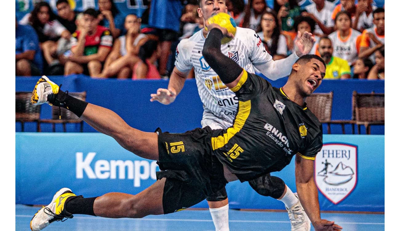 Praia Clube conquista título inédito da Liga Nacional de Handebol - Lance!