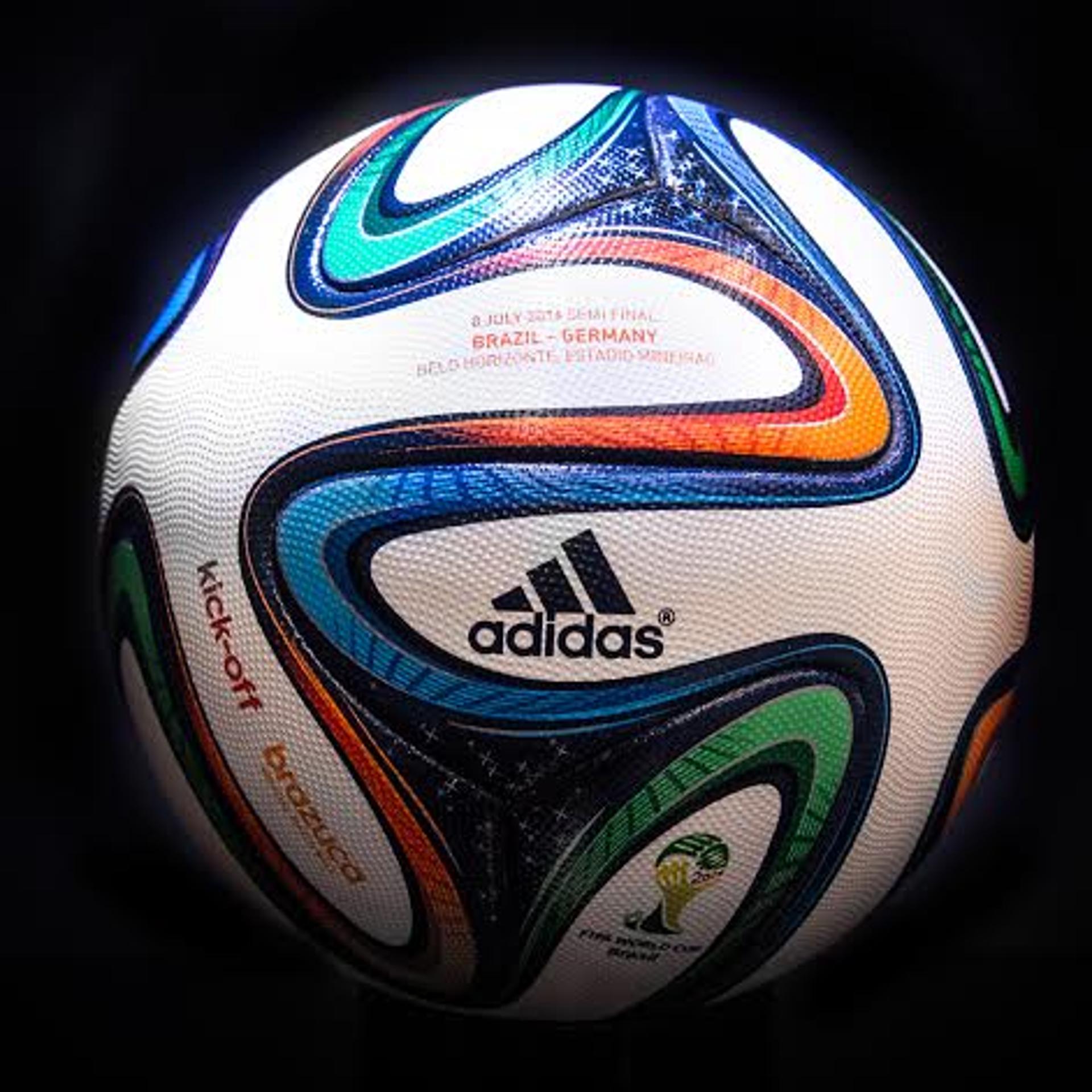 A Brazuca, bola que será usada na semifinal entre Brasil e Alemanha, no Mineirão