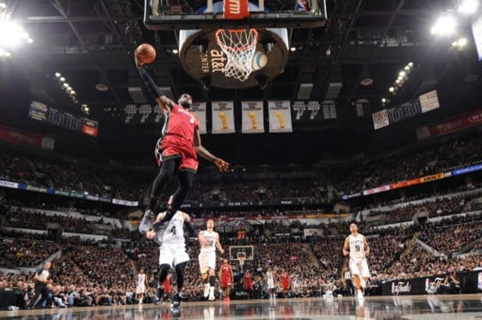 LeBron James - Miami Heat - NBA (Foto: Andrew D. Bernstein/AFP)