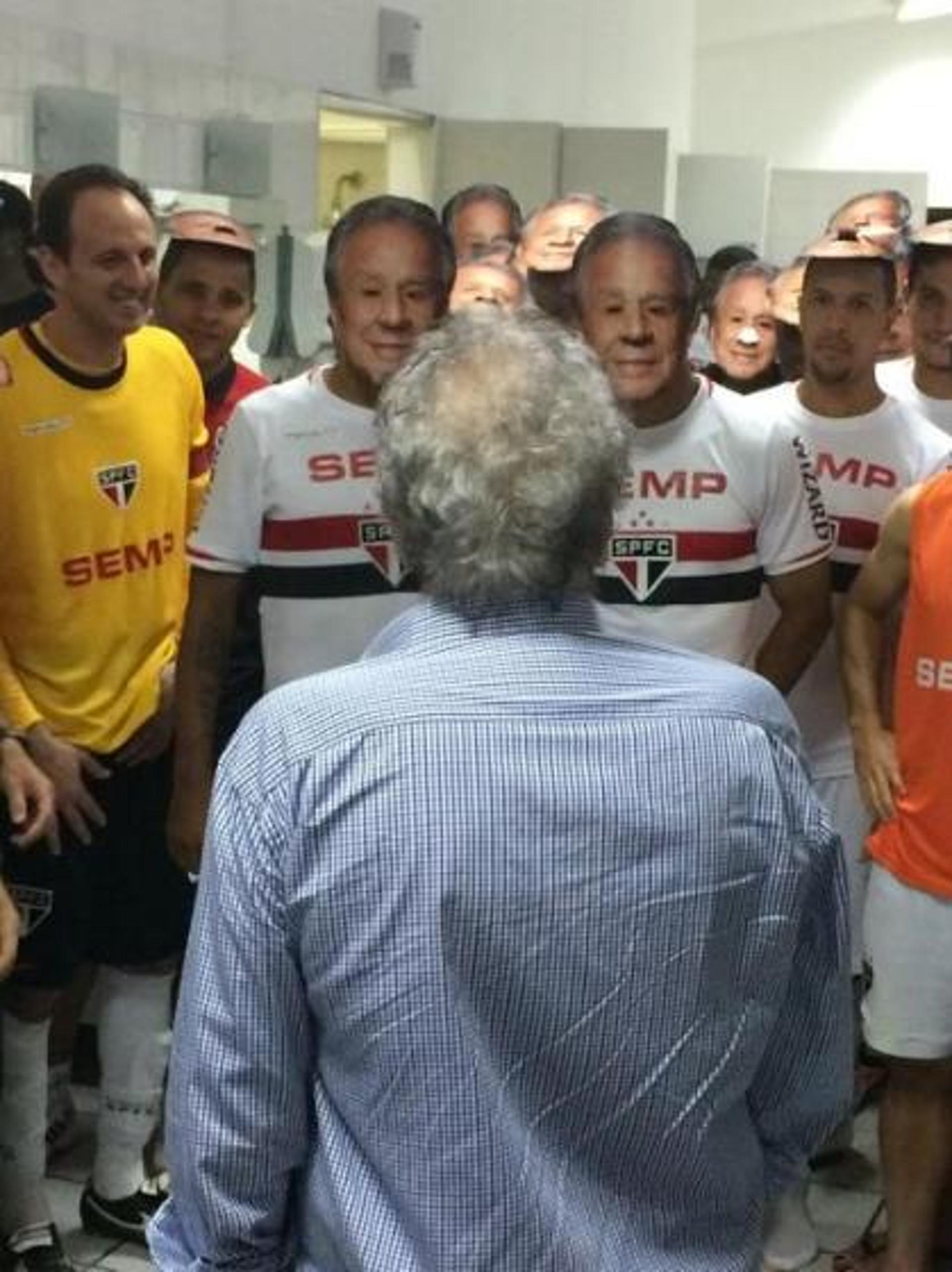 Homenagem dos jogadores do São Paulo para Juvenal Juvêncio (Foto: Reprodução/Twitter)