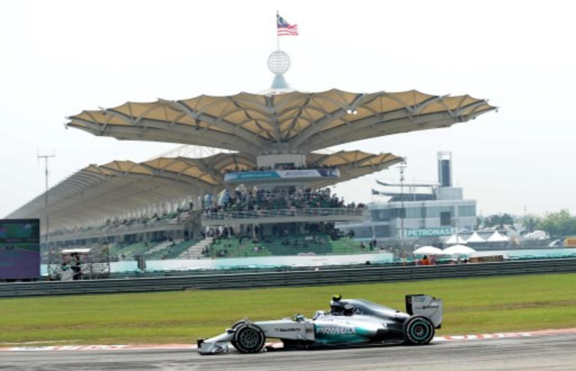 Nico Rosberg liderou primeiro dia na Malásia (Foto: Roslan Rahman/AFP)