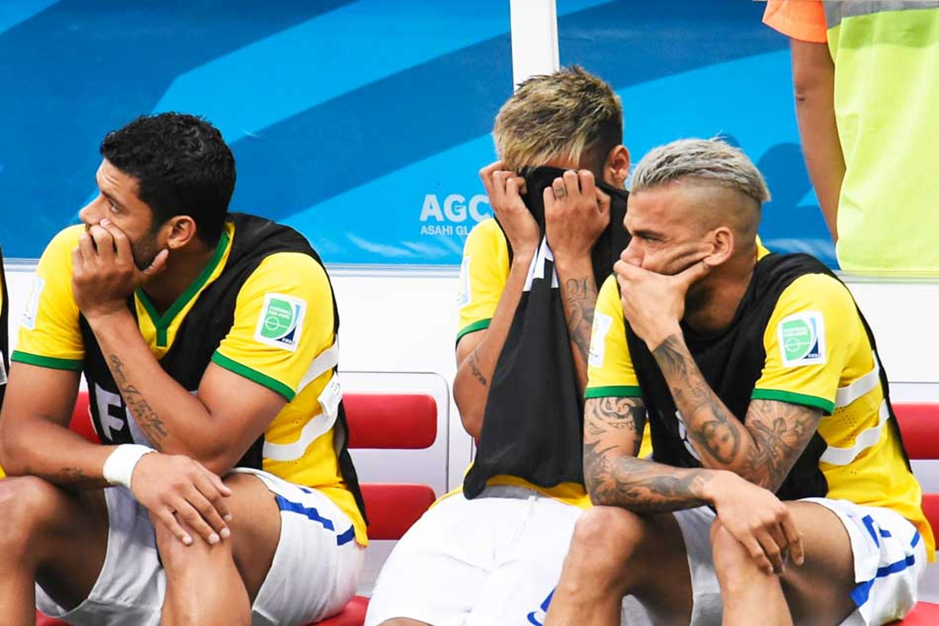 Brasil x Holanda - Neymar, Daniel Alves e Hulk (Foto: Fabrice Coffrini/ AFP)