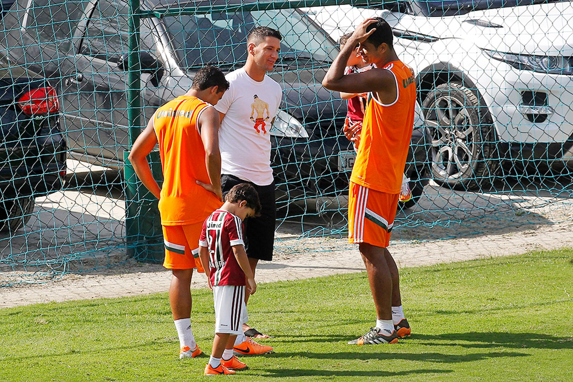 Thiago Neves visita o treino do Fluminense (Foto: Bruno de Lima/LANCE!Press)