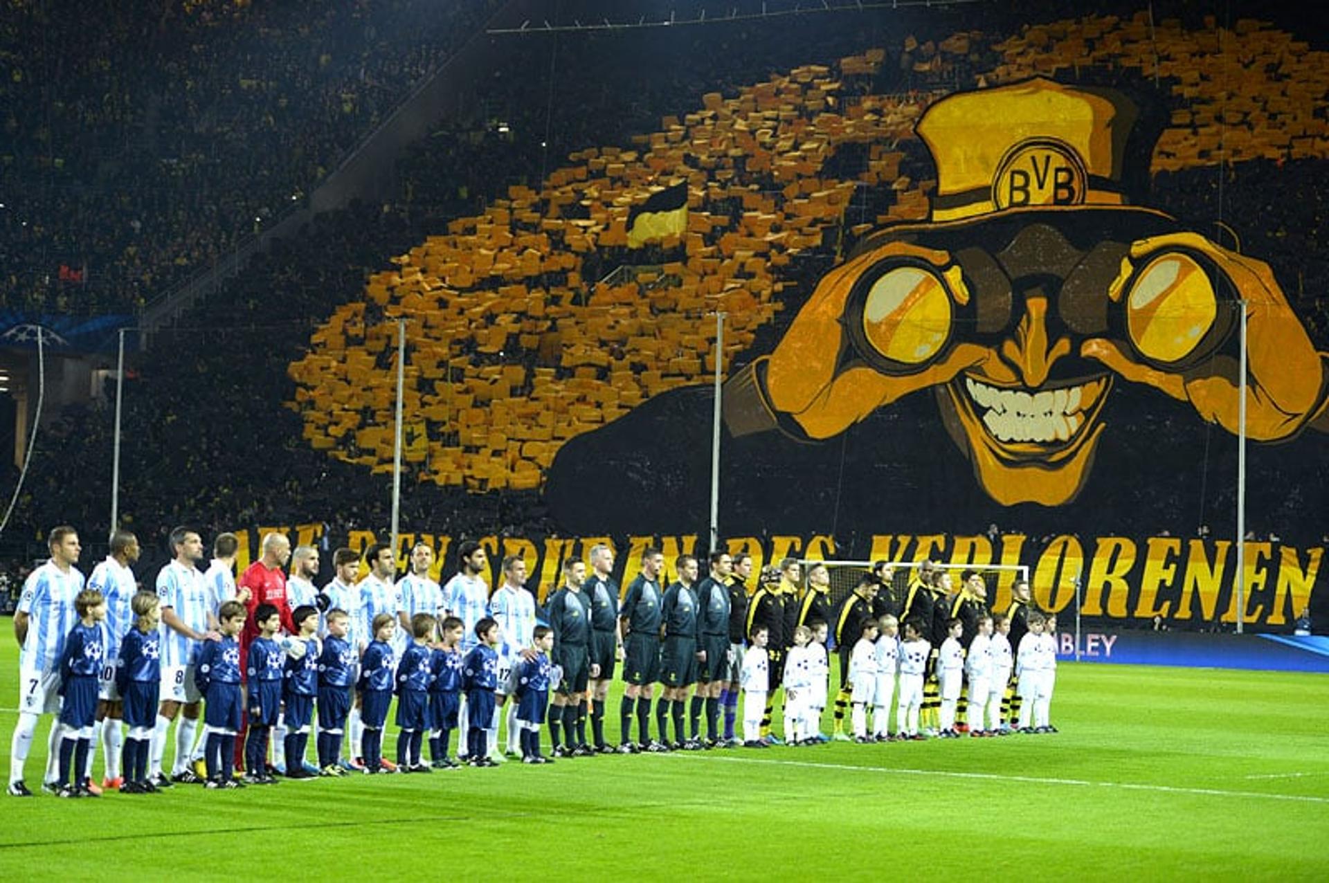 Mosaico da torcida do Borussia Dortmund - Borussia Dortmund x Malaga (Foto: Odd Andersen/AFP)