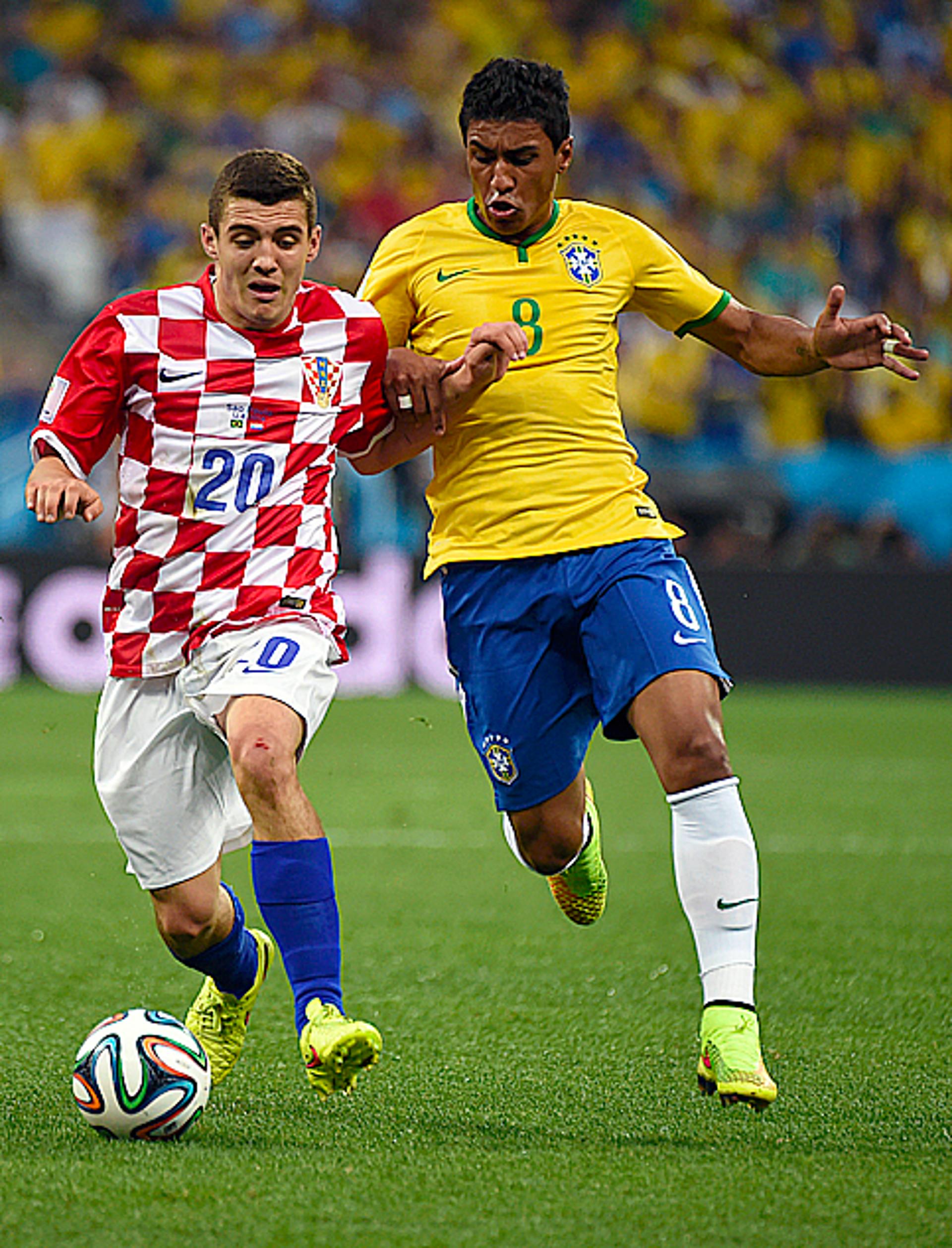 Kovacic e Paulinho - Brazil x Croatia (Foto: Odd Andersen/ AFP)