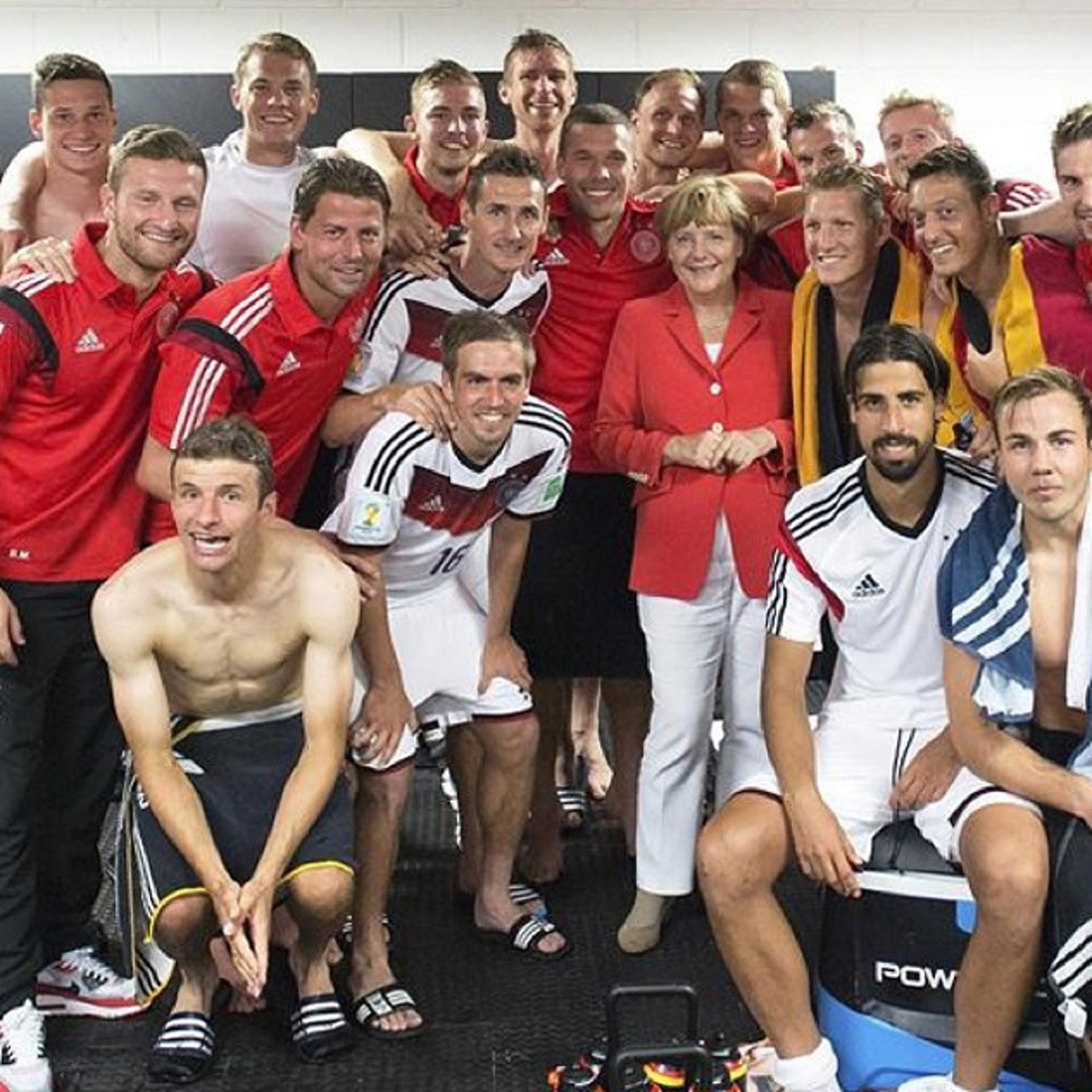 Presidente alemã esteve no vestiário para parabenizar os jogadores (Foto: Reprodução/ Instagram)