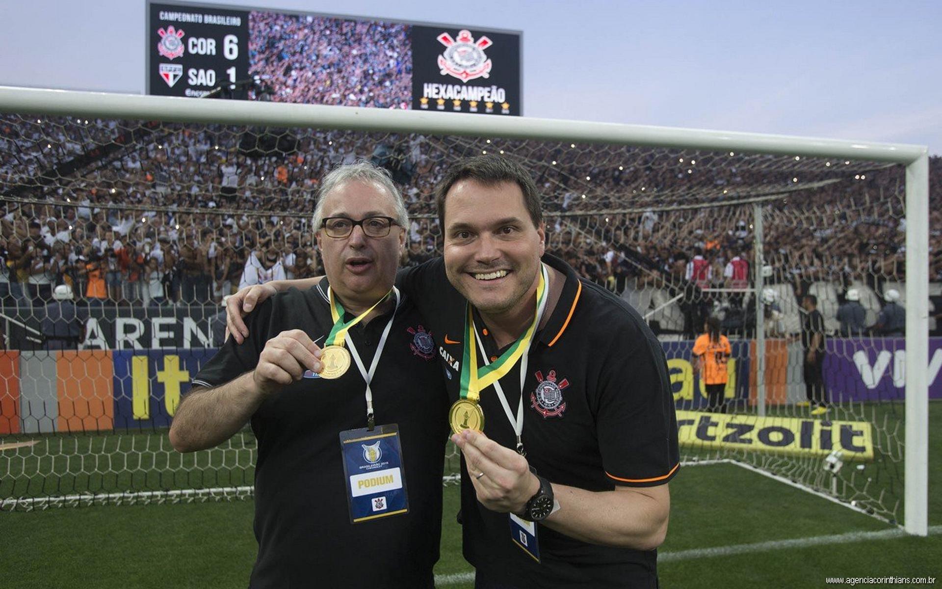 Roberto de Andrade, presidente do Corinthians, e Eduardo Ferreira, diretor adjunto de futebol do clube (Foto: Daniel Augusto Jr)