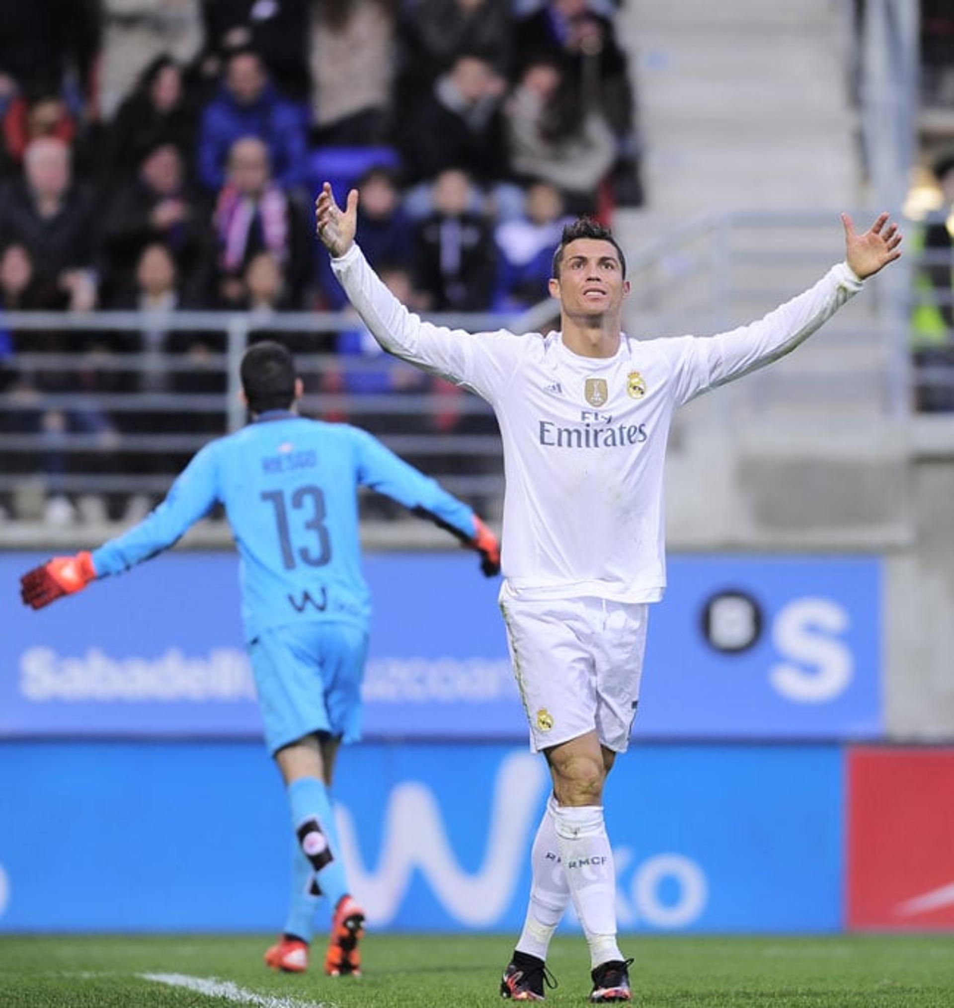 Cristiano Ronaldo lamenta chance perdida (Foto: Ander Gillenea / AFP)