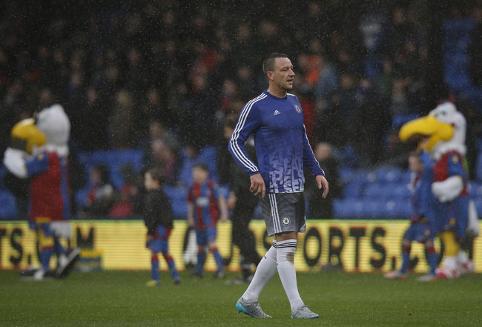 Terry ficou satisfeito com vitória do Chelsea (Foto: Adrian Dennis / AFP)