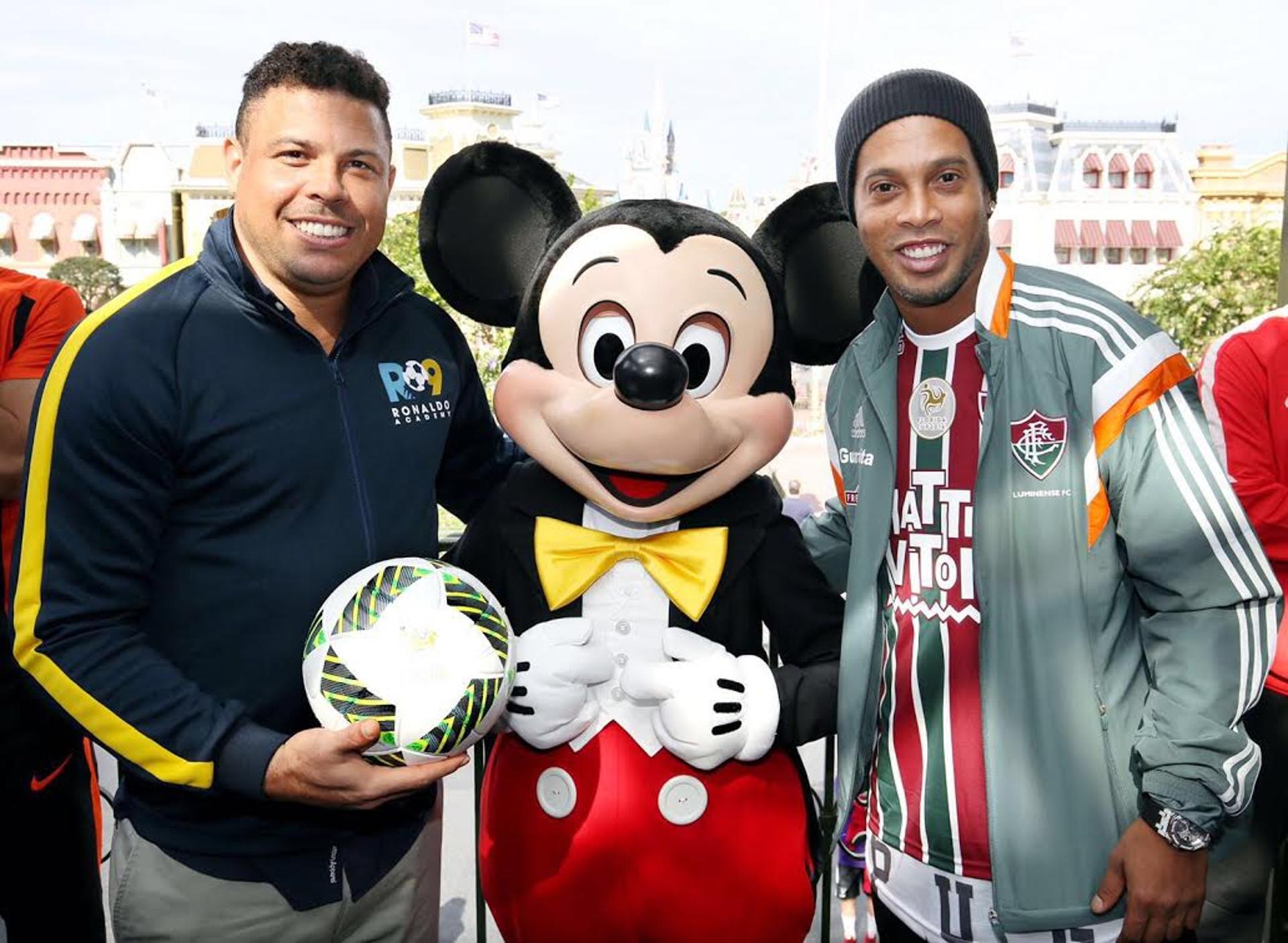 Ronaldinho e Ronaldo na Parada da Disney (Divulgação)