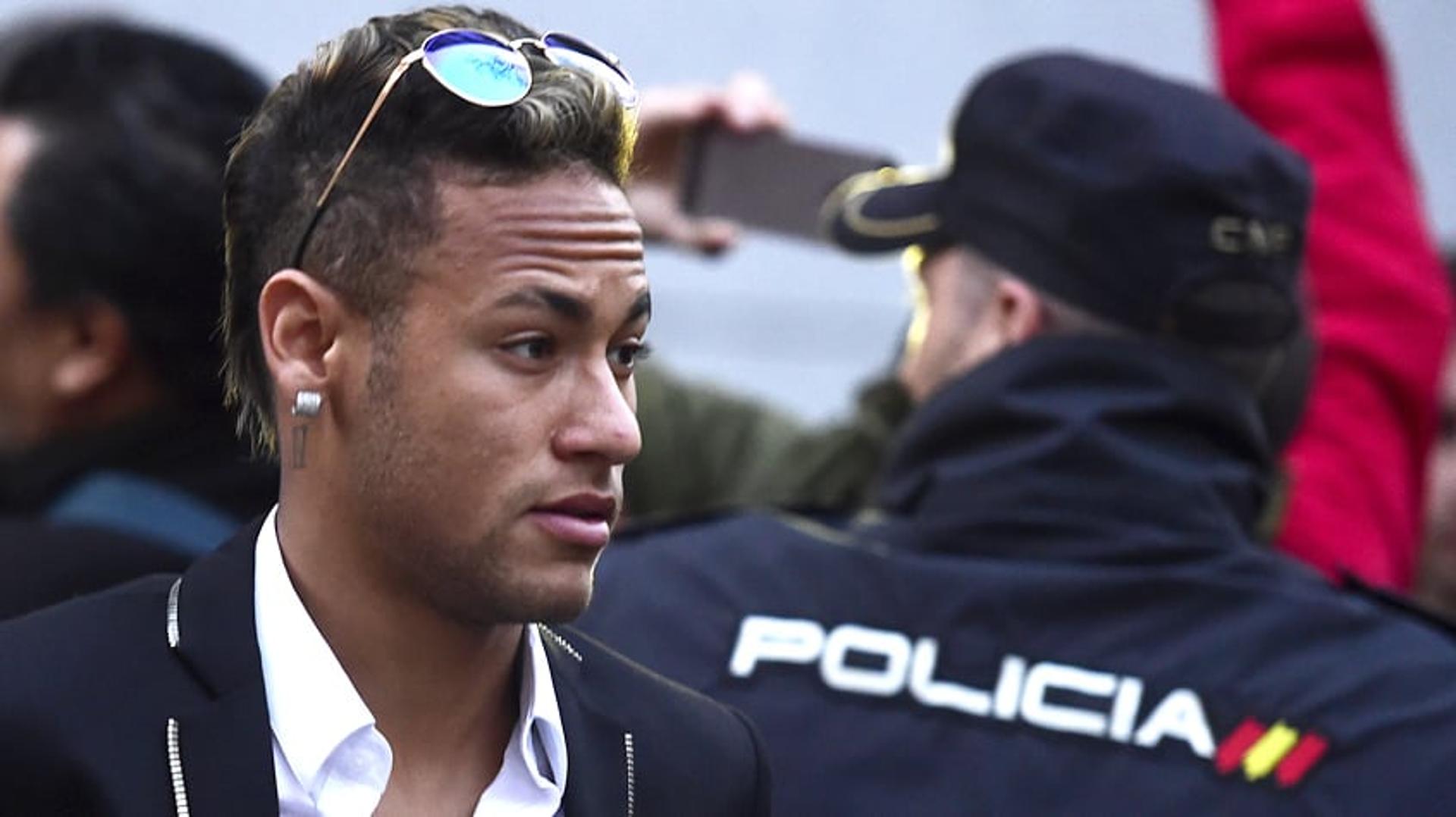HOME - Neymar na Audiência Nacional de Madri (Foto: Javier Soriano/AFP)
