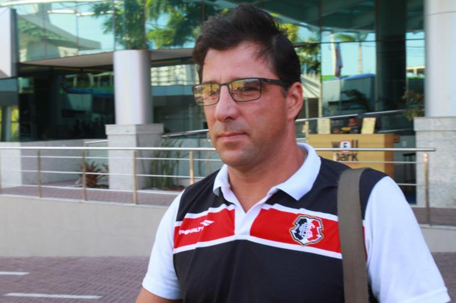 Treinador do Santa Cruz, Marcelo Martelotte, deve repetir time contra o Central  (Foto: Antônio Melcop)