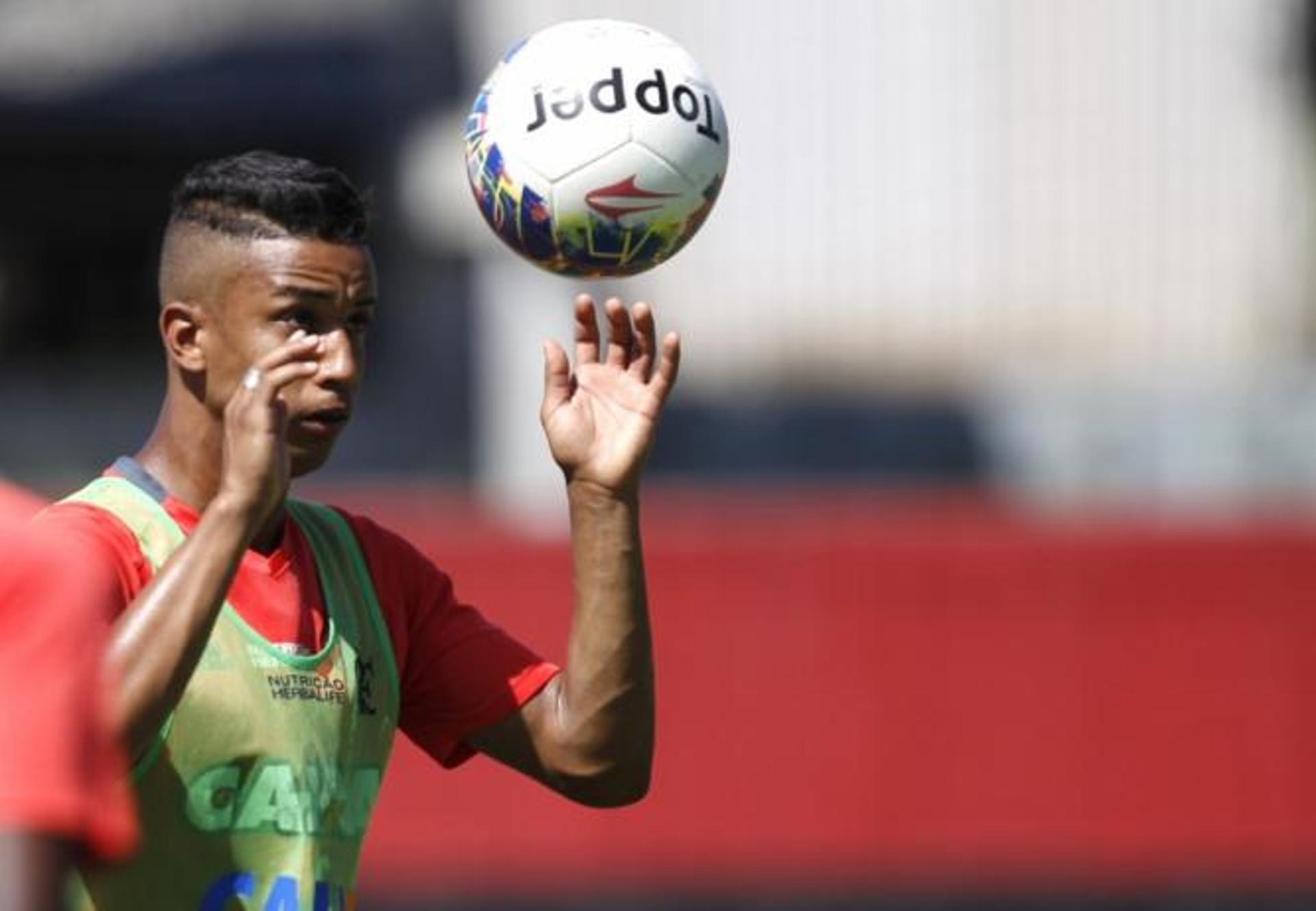 Jorge volta a treinar com o grupo do Flamengo (Foto: Gilvan de Souza / Flamengo)