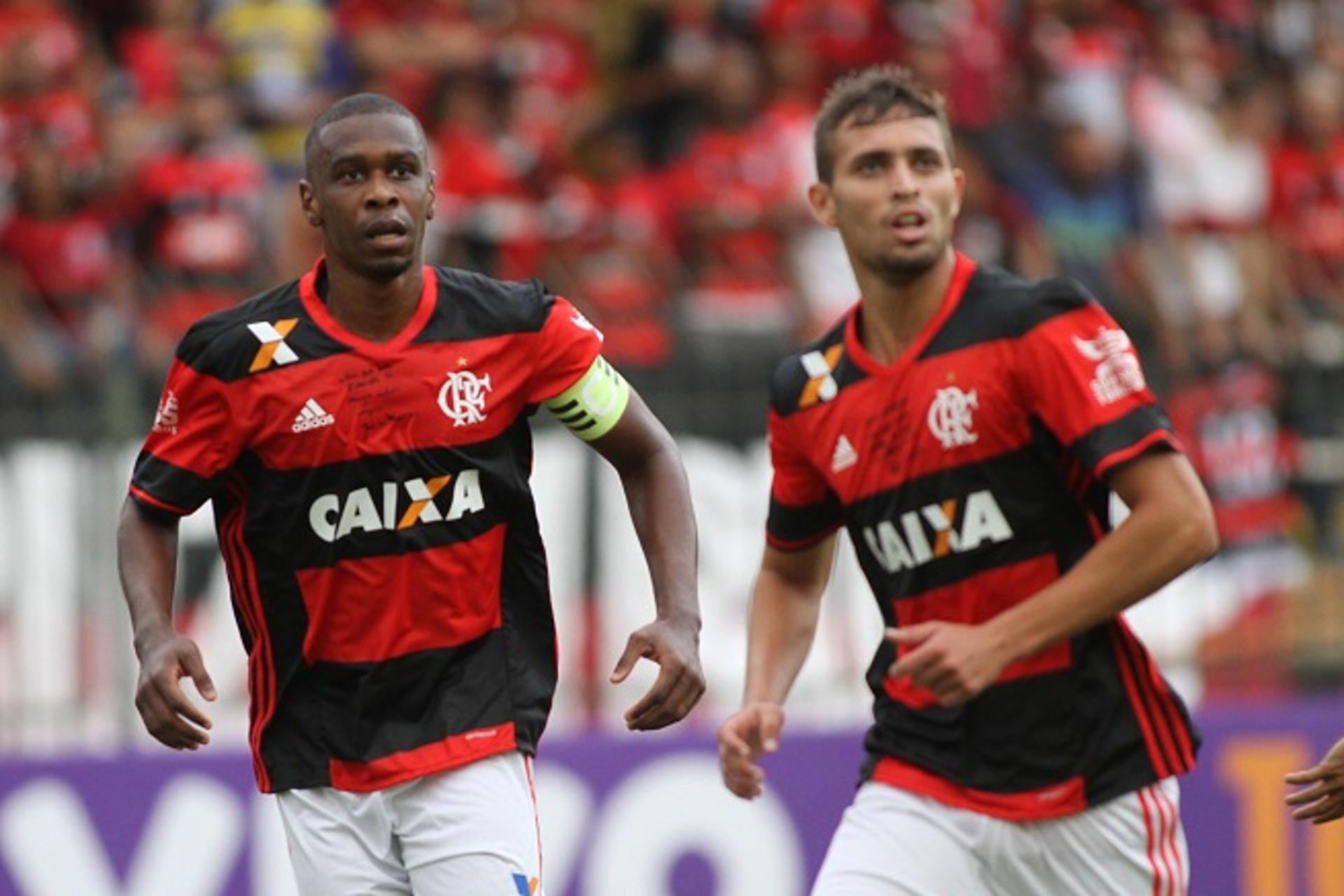 Léo Duarte recebeu orientação de Juan (Gilvan de Souza / Flamengo)