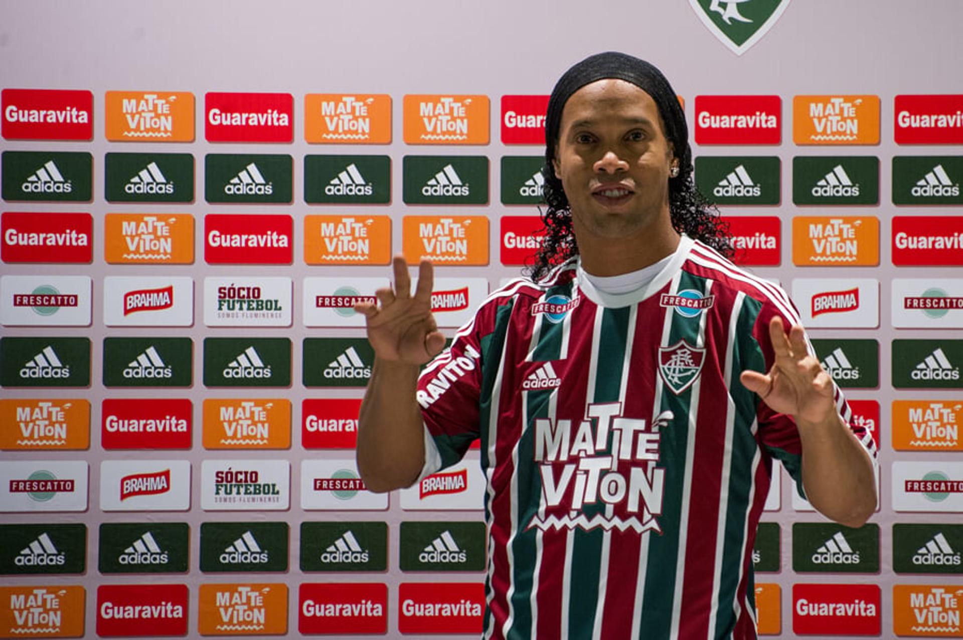 Ronaldinho tem feito apresentações após rescindir com o Fluminense em 2015