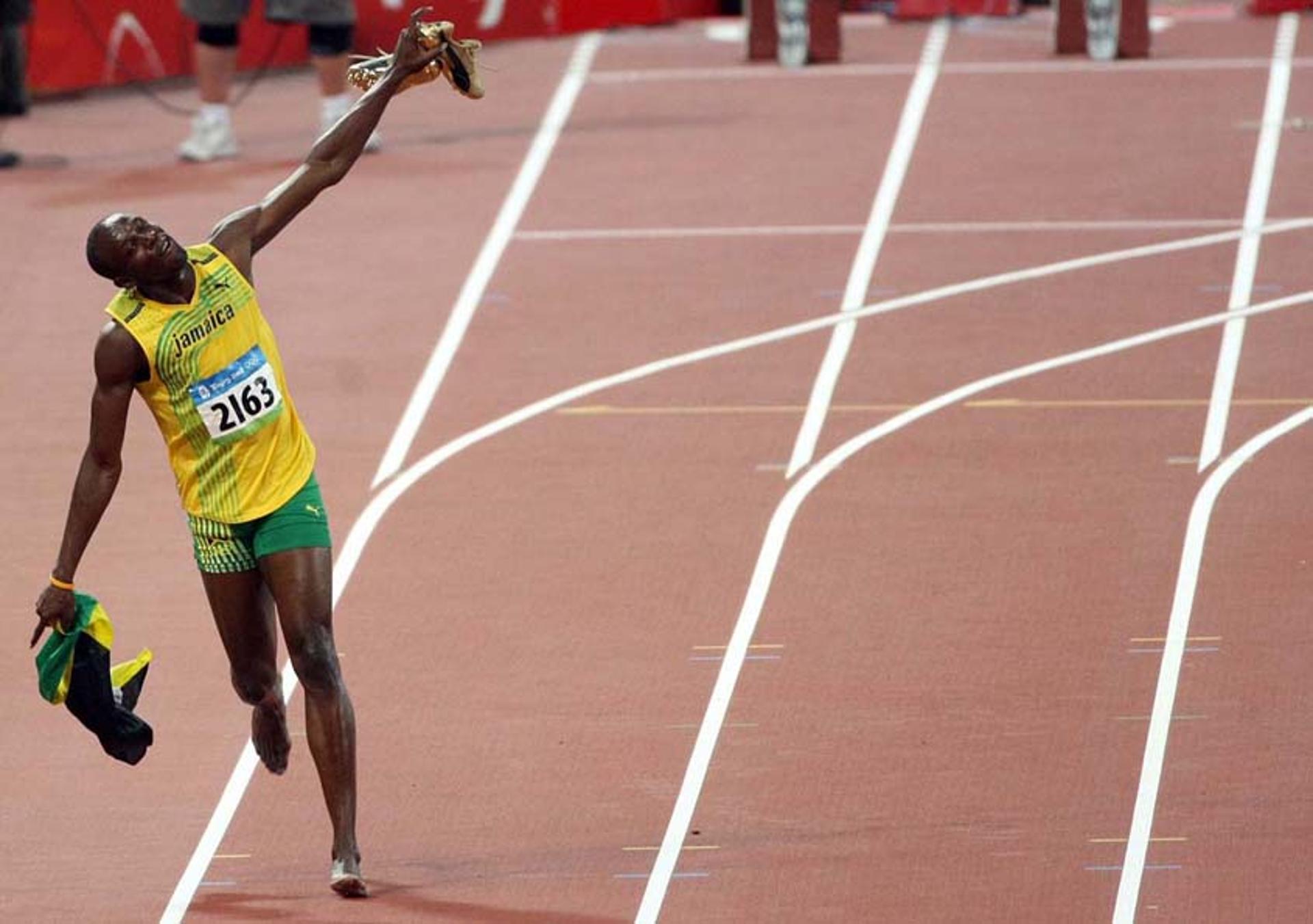 Olimpíadas 2008 Pequim - prova dos 100mm O homem mais rápido do mundo Usain Bolt comemora sua vitoria.