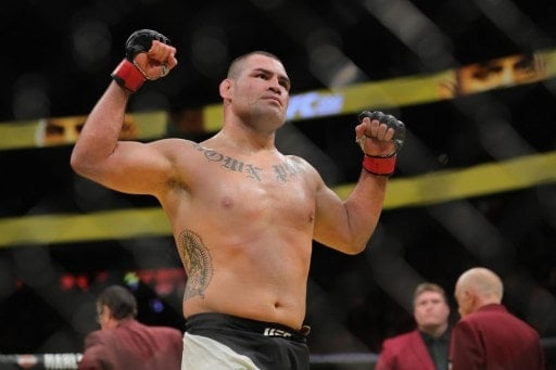 UFC 200: Cain Velásquez nocauteou Travis Browne