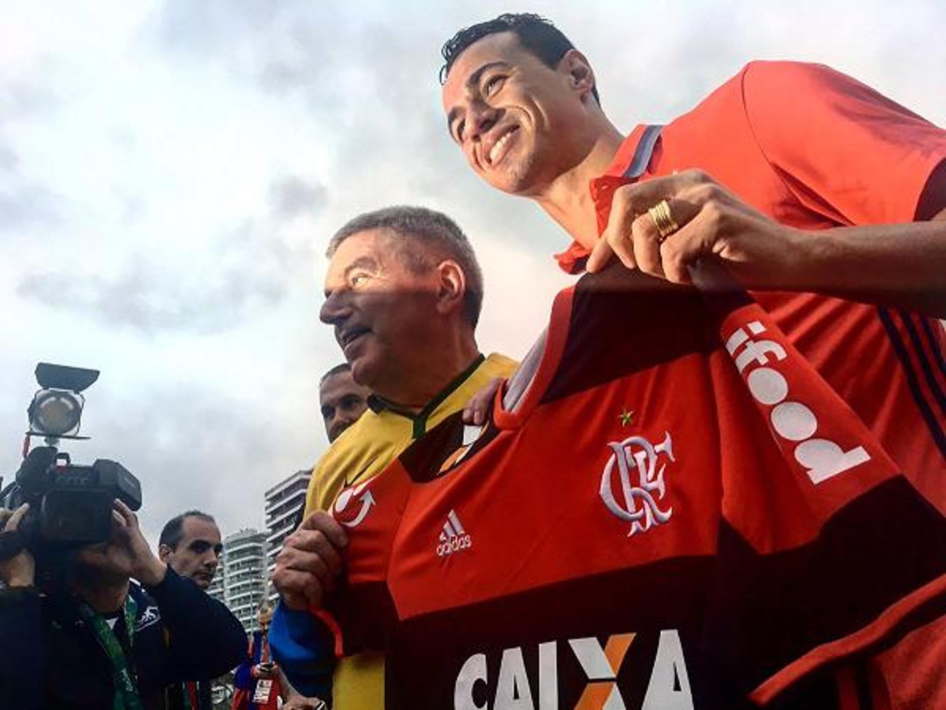Damião posa com presidente do COI (Divulgação / Flamengo)