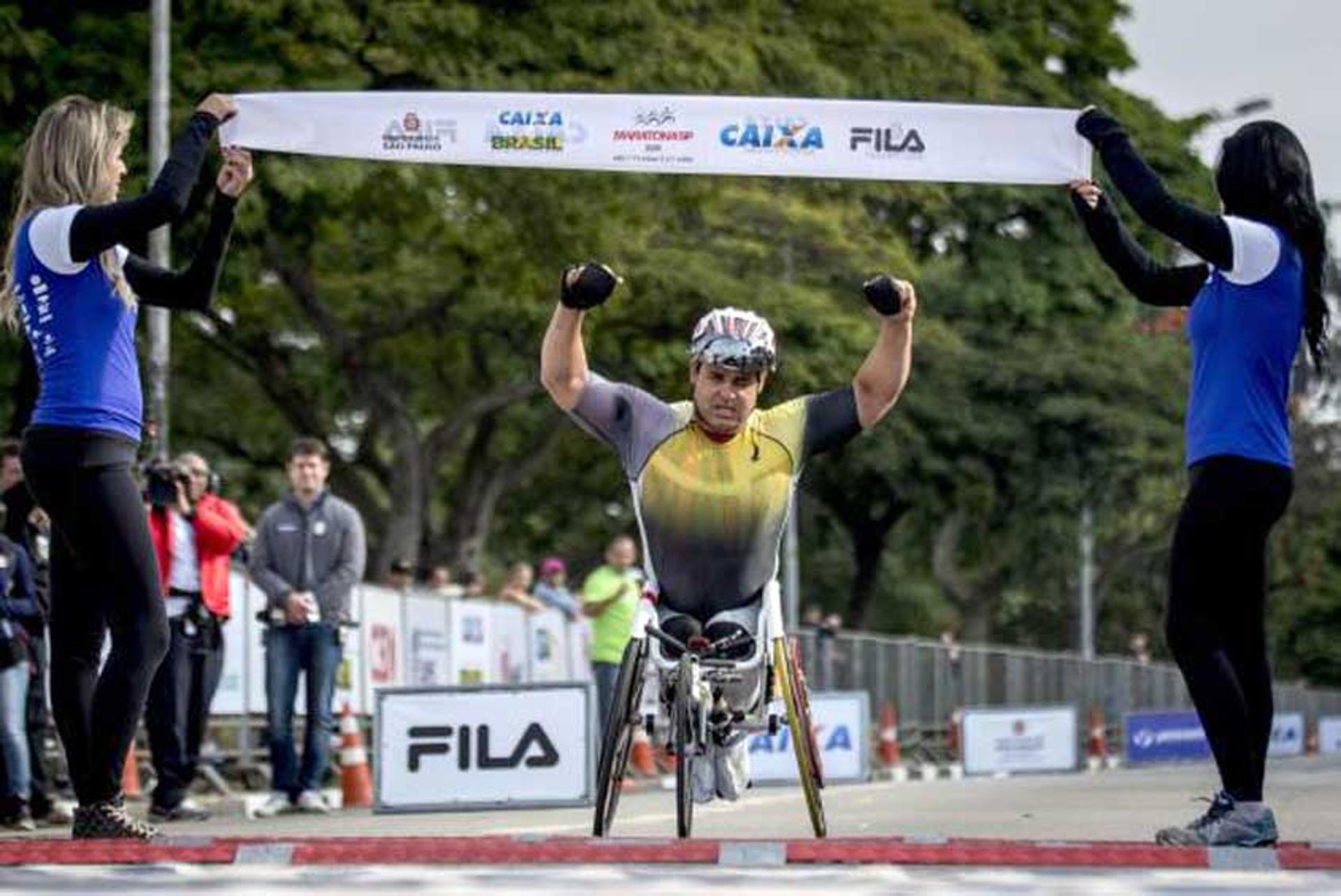O atleta de triatlo nos Jogos Paralímpicos do Rio-2016, Aranha